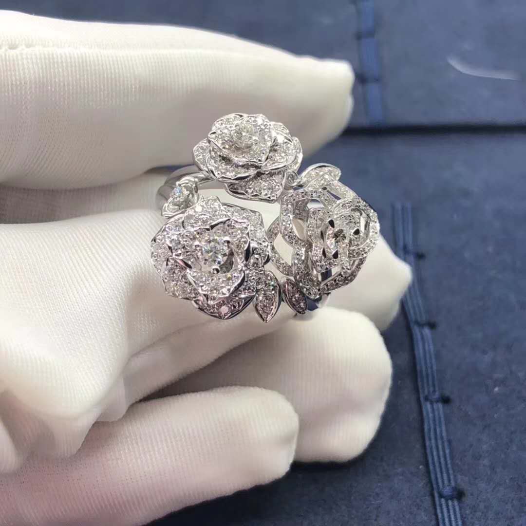 Piaget Rose ring in 18K white gold set with 182 brilliant-cut diamonds G34UT900