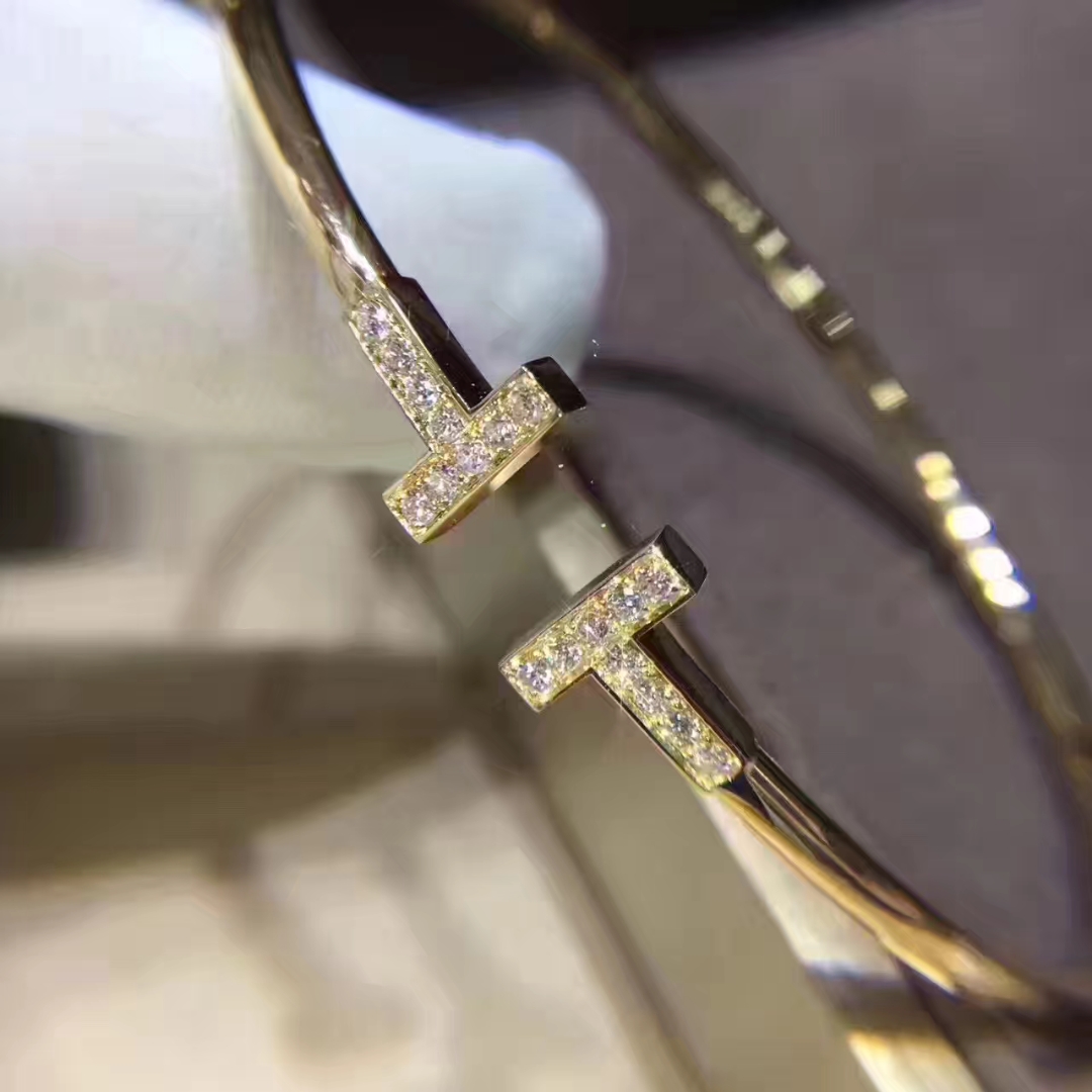 Custom Made 18K Gold Tiffany T wire bracelet with Diamond