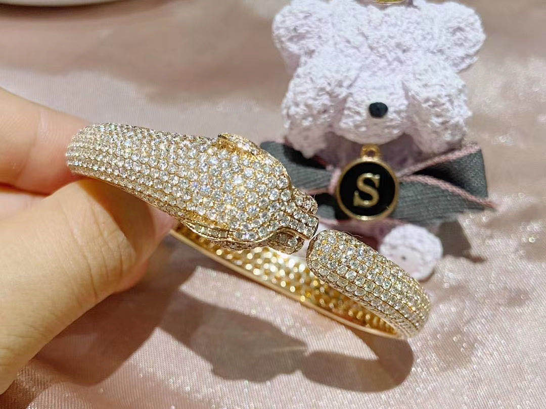 18k yellow gold Panthere de Cartier bracelet 706 diamonds