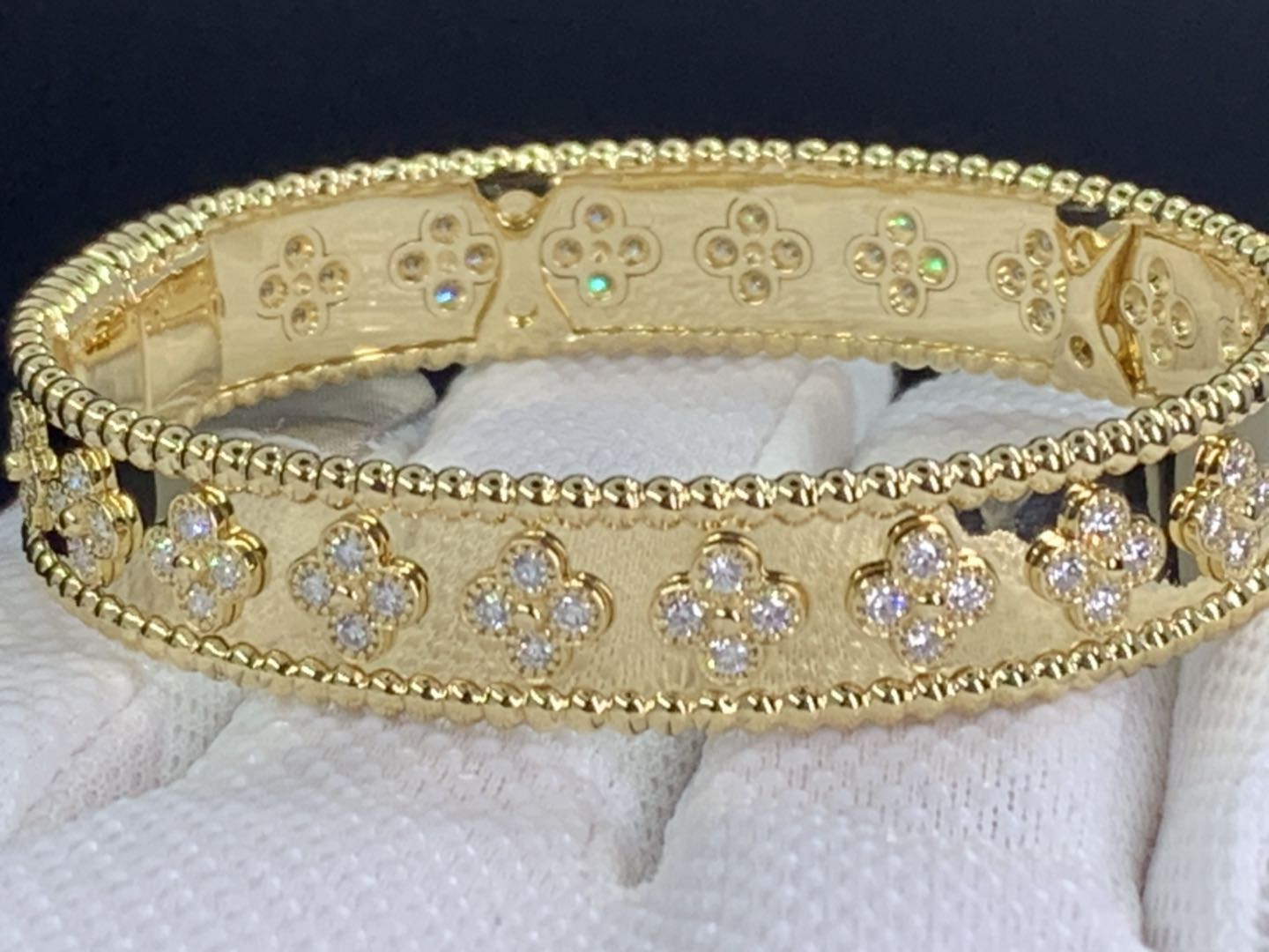 Van Cleef & Arpels Perlée clovers bracelet, small model 18KT Pink gold, Diamond