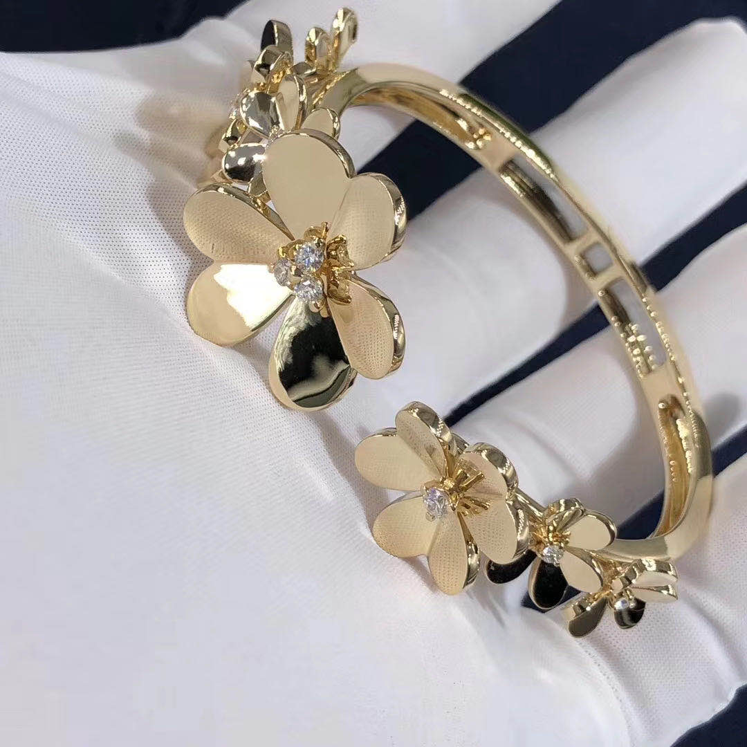 Custom Made 18k yellow gold Van Cleef & Arpels Frivole bracelet, 7 flowers, yellow gold, round diamonds