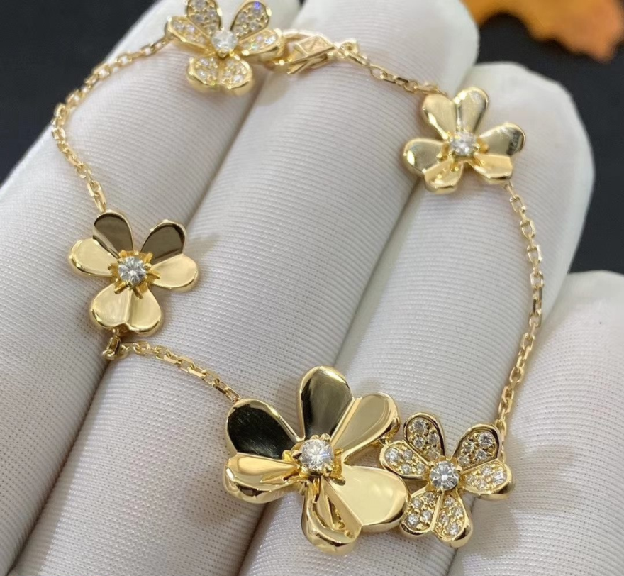 Van Cleef & Arpels Frivole Bracelet 5 Flowers 18K Yellow Gold Diamond VCARP3W400