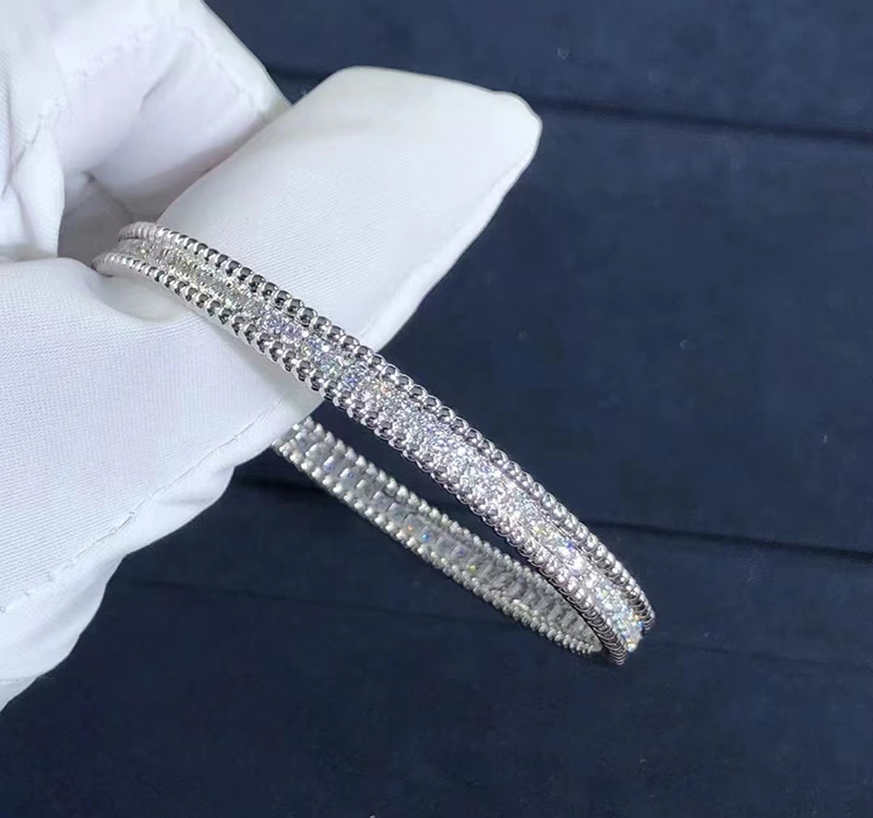 Van Cleef Perlée 2.16ct Diamonds 18K White Gold 1 Row Medium Model Bracelet VCARP27J00
